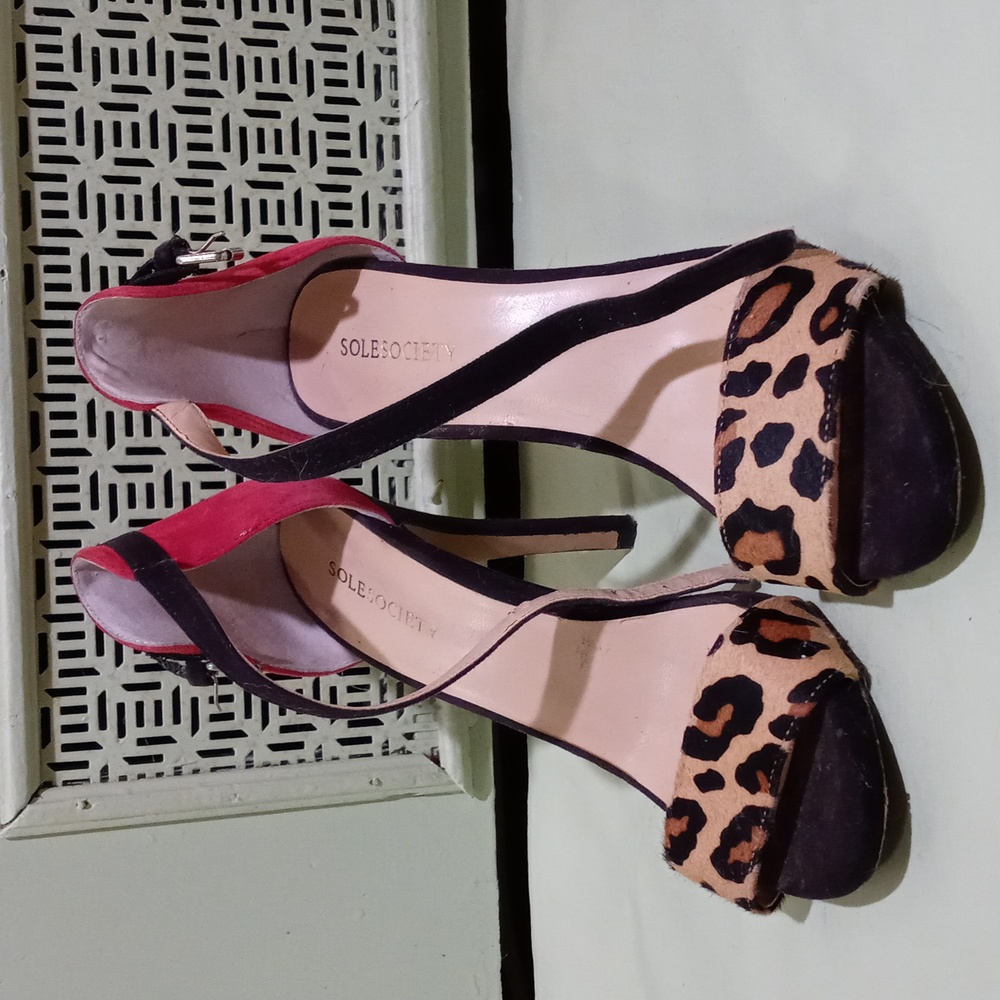 Women's Sole Society 8 red cheetah black ankle stap 5" heel sandal